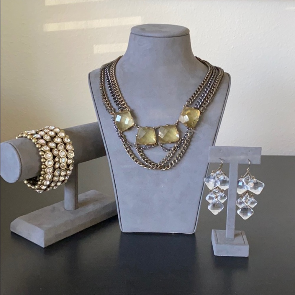 Set of necklace bracelet earrings